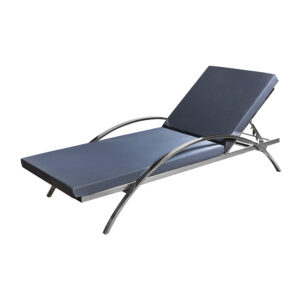 تخت کنار استخر کلاود